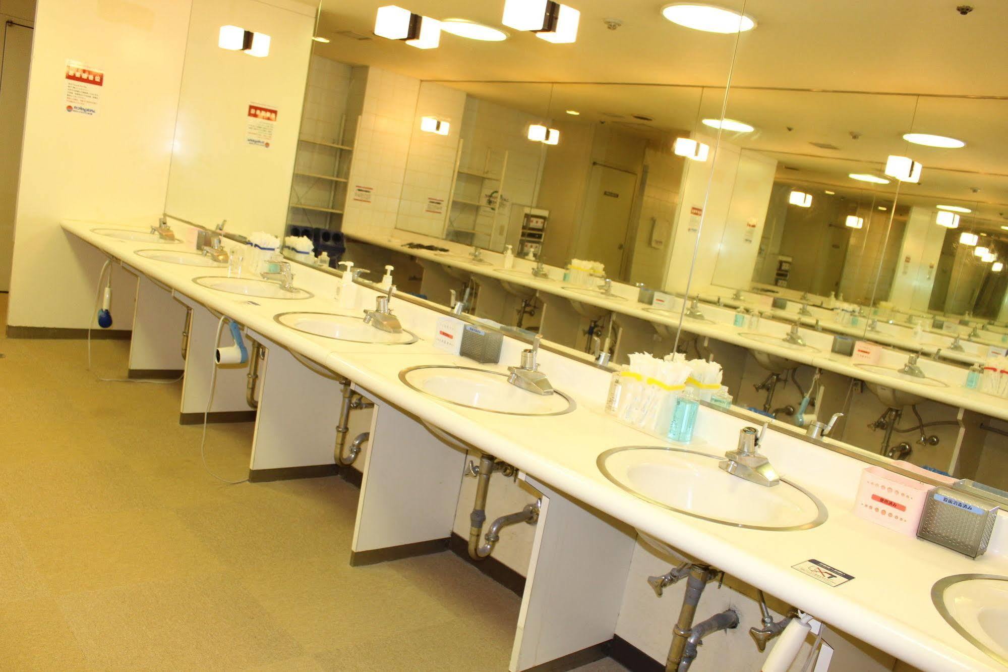 Capsule Hotel Asahi Plaza Shinsaibashi Ósaka Exteriér fotografie